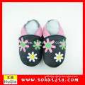 Low MOQ factory colorful small flower cow leather embroidered dubai sale slippers with baby shoes